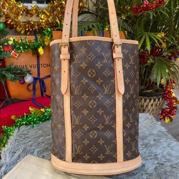 - 🌟 LIKE NEW❤️ LOUIS VUITTON BUCKET GM SHOULDER BAG - Picture 4 of 16